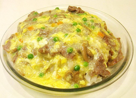 Beef with Egg on Rice Noodle
